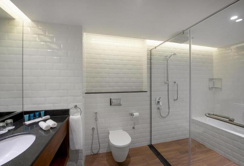 اتاق اجرایی با تخت بزرگ, Wyndham Garden Muscat Al Khuwair
