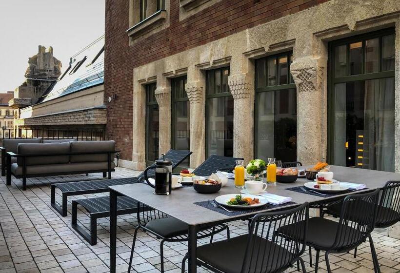 סוויטת ג'וניור עם טרסה, Kozmo Hotel Suites & Spa Small Luxury Hotels Of The World