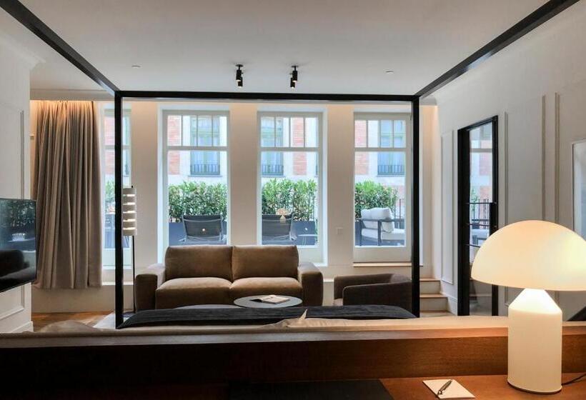 סוויטת ג'וניור עם טרסה, Kozmo Hotel Suites & Spa Small Luxury Hotels Of The World