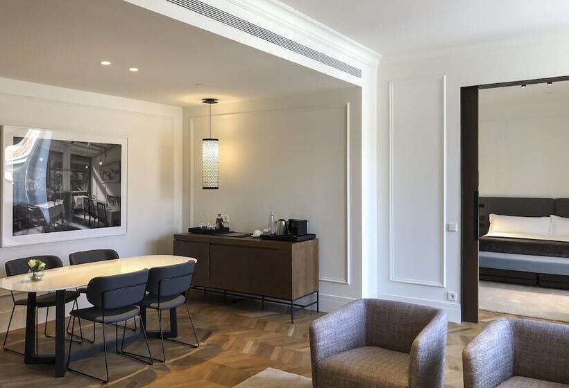 סוויטה דלוקס, Kozmo Hotel Suites & Spa Small Luxury Hotels Of The World