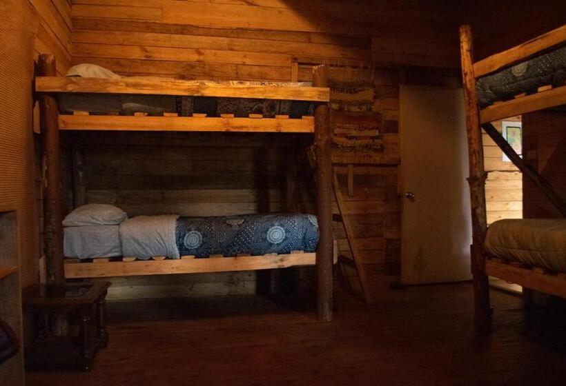 Bed in een Gedeelde Kamer, Casa Atipika