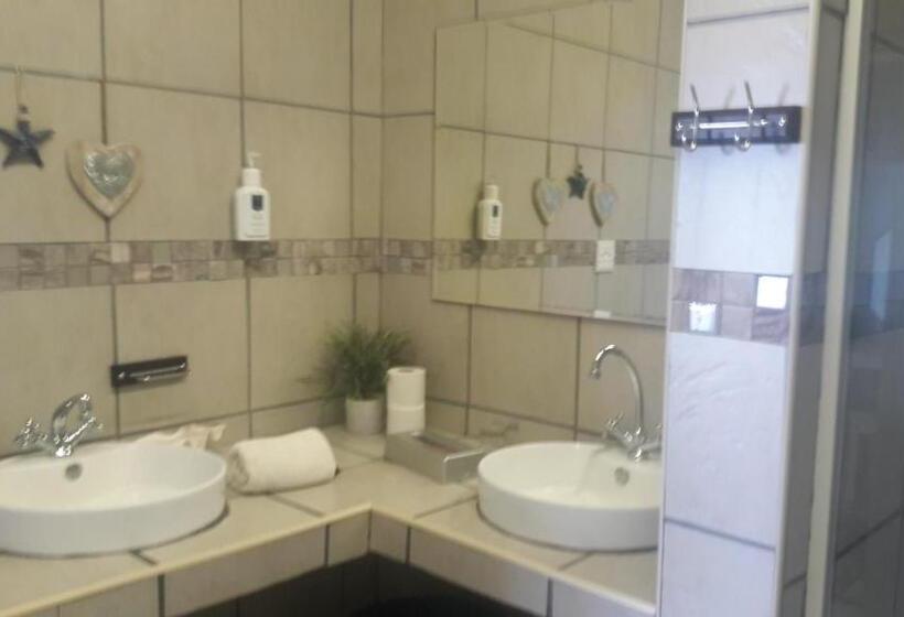 اتاق لوکس با بالکن و چشم‌انداز دریا, Casa Do Mar Guest House