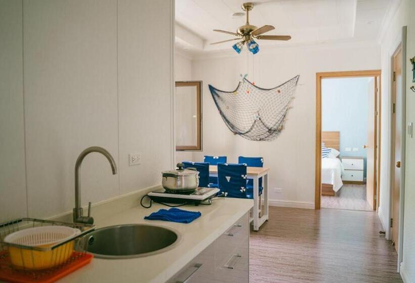 سوئیت لوکس با چشم‌انداز کوهستان, Saipan Emerald Villa