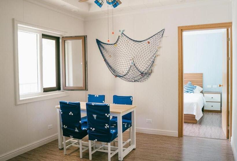 سوئیت لوکس با چشم‌انداز کوهستان, Saipan Emerald Villa