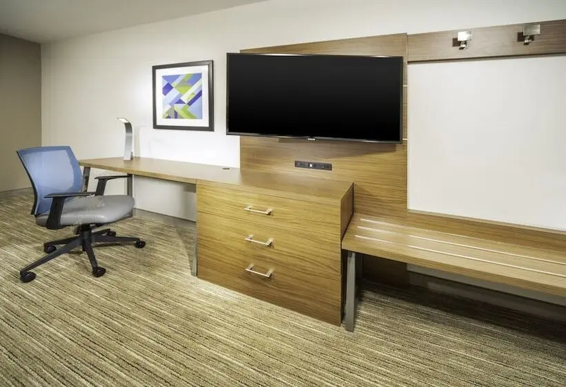 身障者適用スイートルーム, Holiday Inn Express   Brevard, An Ihg