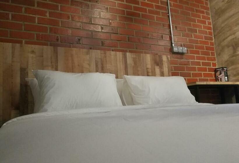 اتاق لوکس با تخت بزرگ, The Rise Room