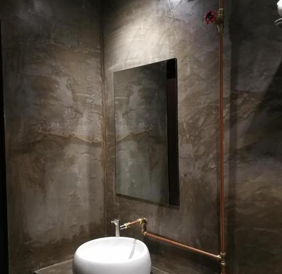 经济房, The Rise Room