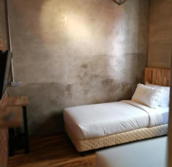 اتاق اکونومی, The Rise Room