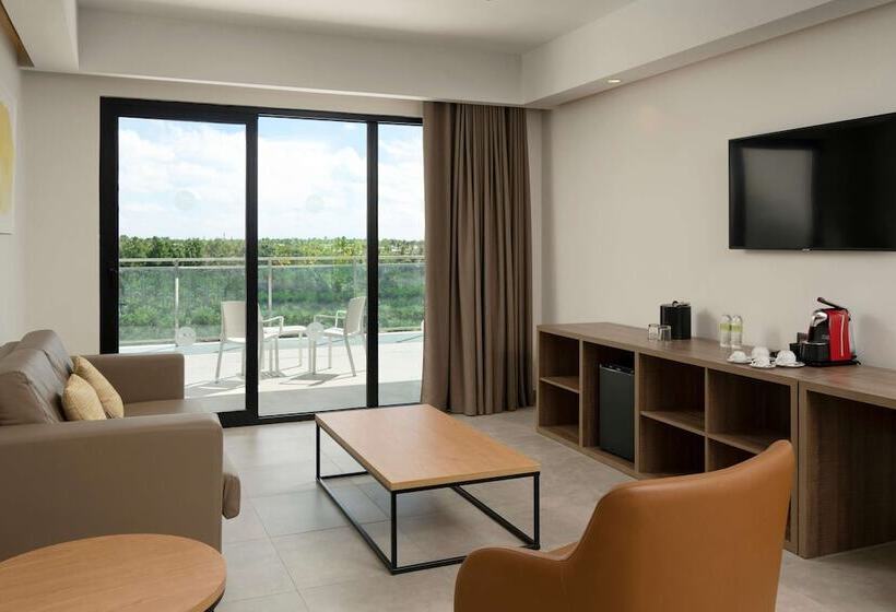 سوییت لوکس, Serenade Punta Cana Beach & Spa Resort