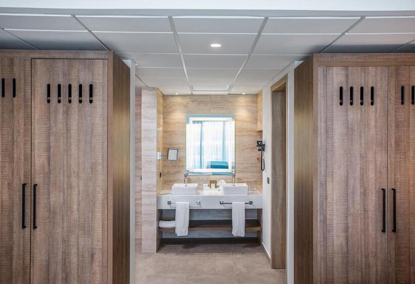 سوییت لوکس, Serenade Punta Cana Beach & Spa Resort