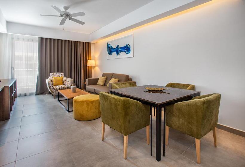 سوییت لوکس, Serenade Punta Cana Beach & Spa Resort