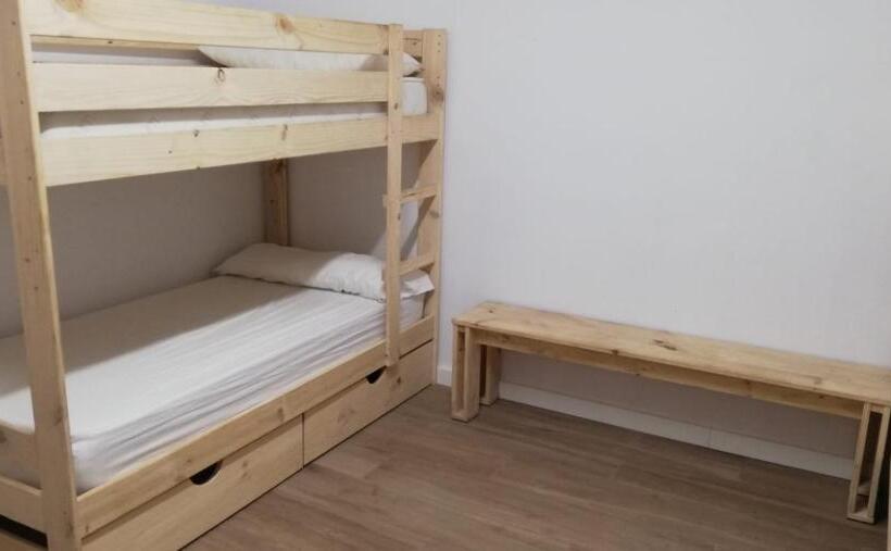 חדר משפחתי, Albergue Casa De Broto