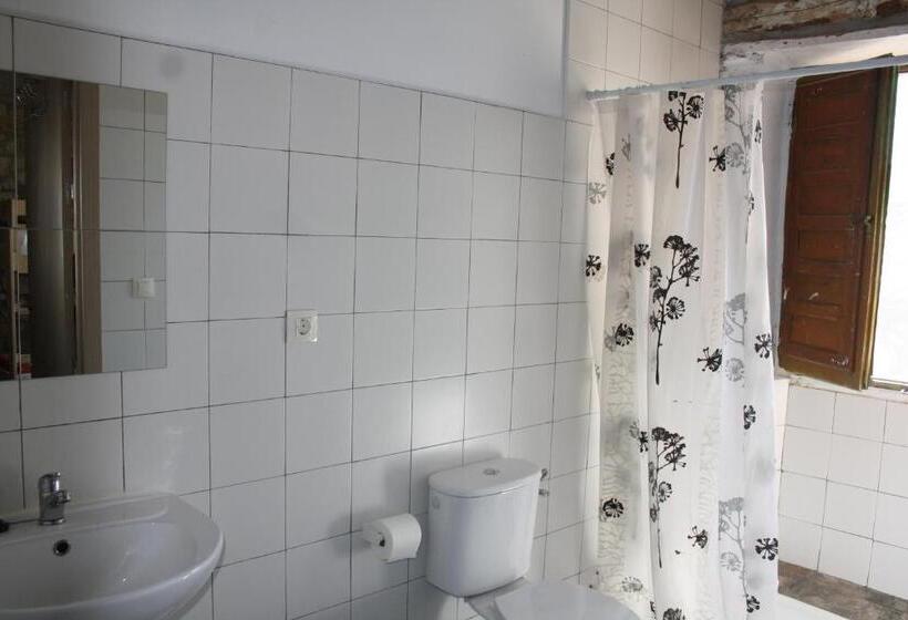 חדר משפחתי, Albergue Casa De Broto