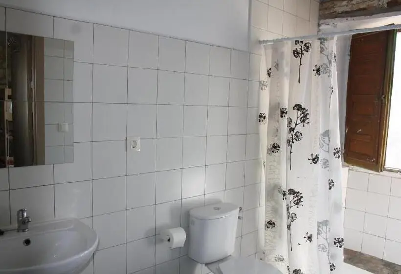 اتاق خانوادگی, Albergue Casa De Broto