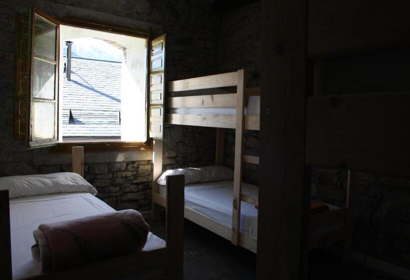 חדר משפחתי, Albergue Casa De Broto