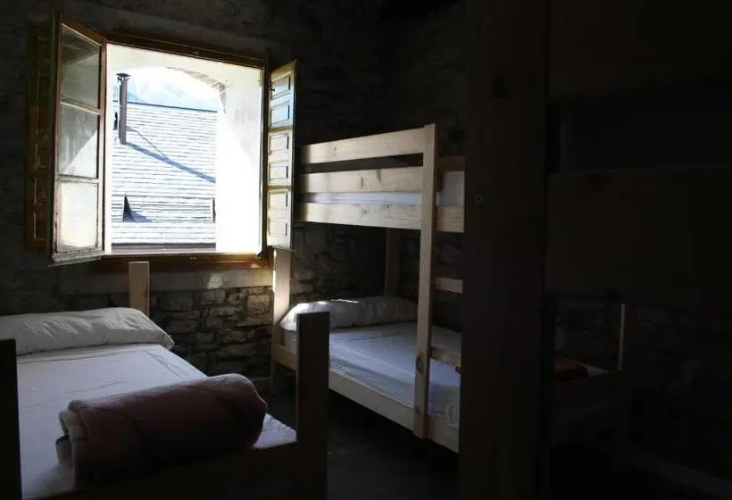 اتاق خانوادگی, Albergue Casa De Broto