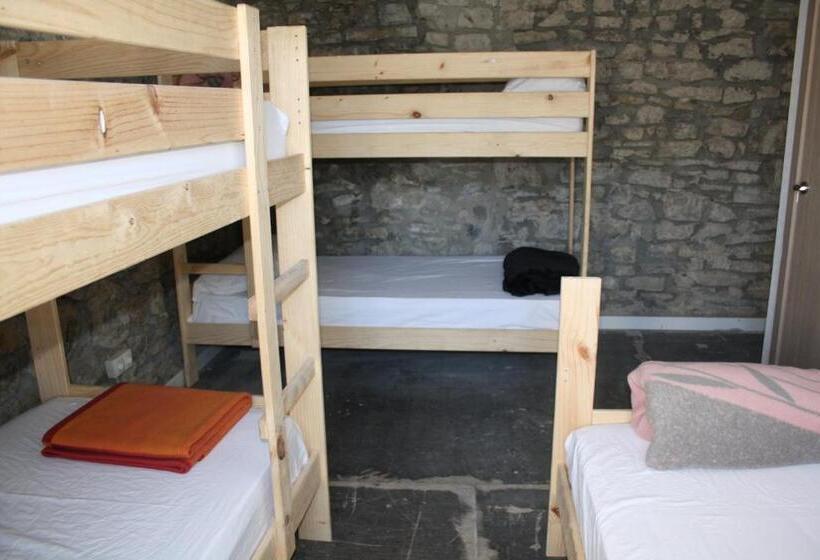 חדר משפחתי, Albergue Casa De Broto