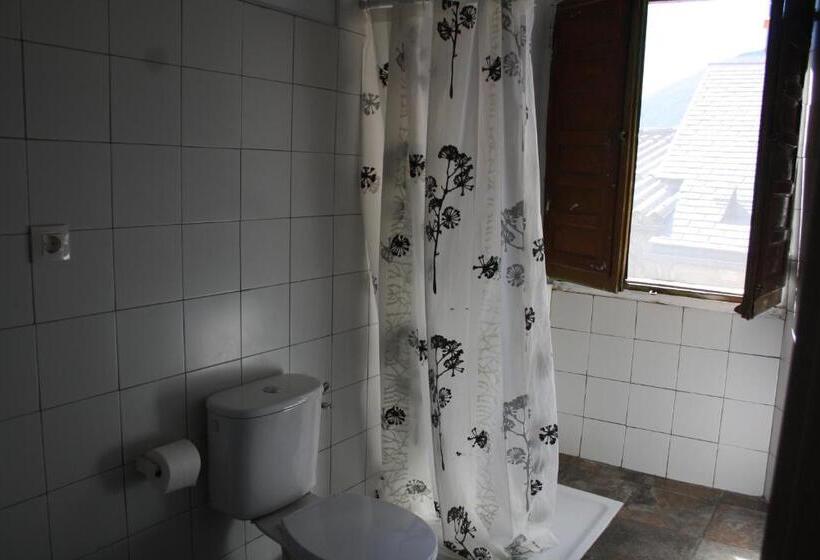 חדר משפחתי, Albergue Casa De Broto