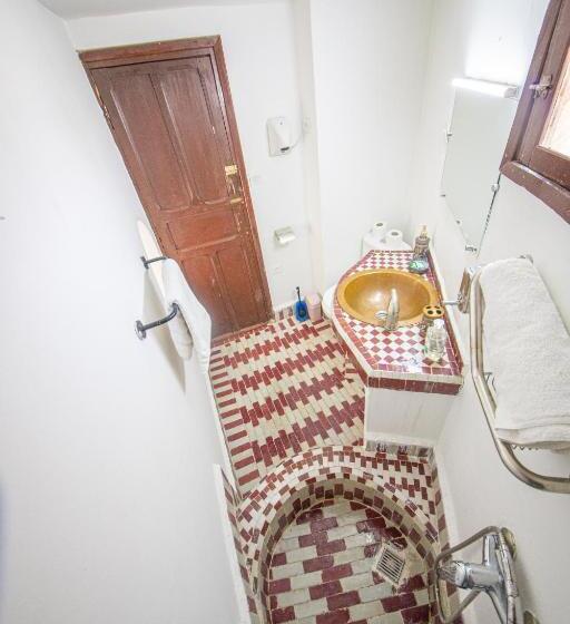 اتاق خانوادگی, Riad Baba