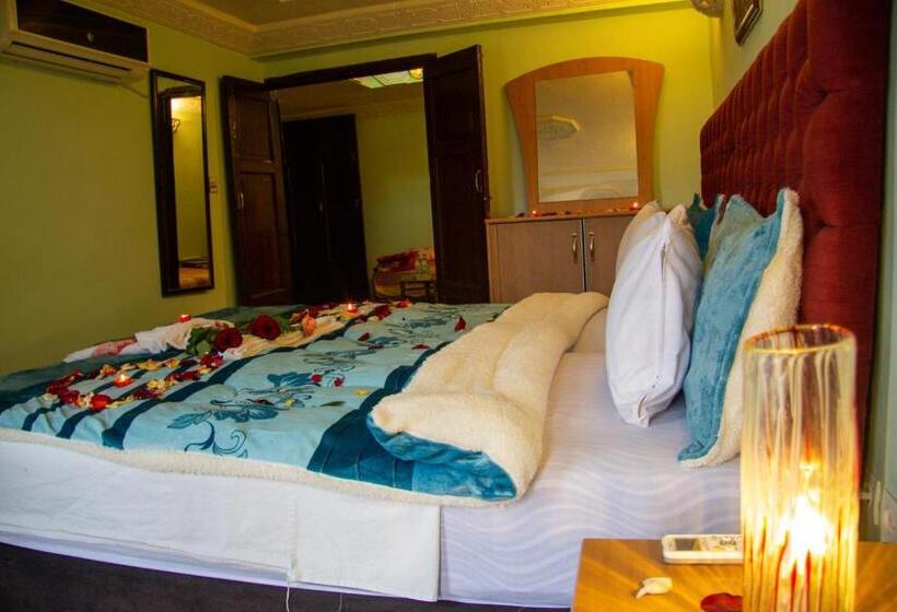 اتاق خانوادگی, Riad Baba