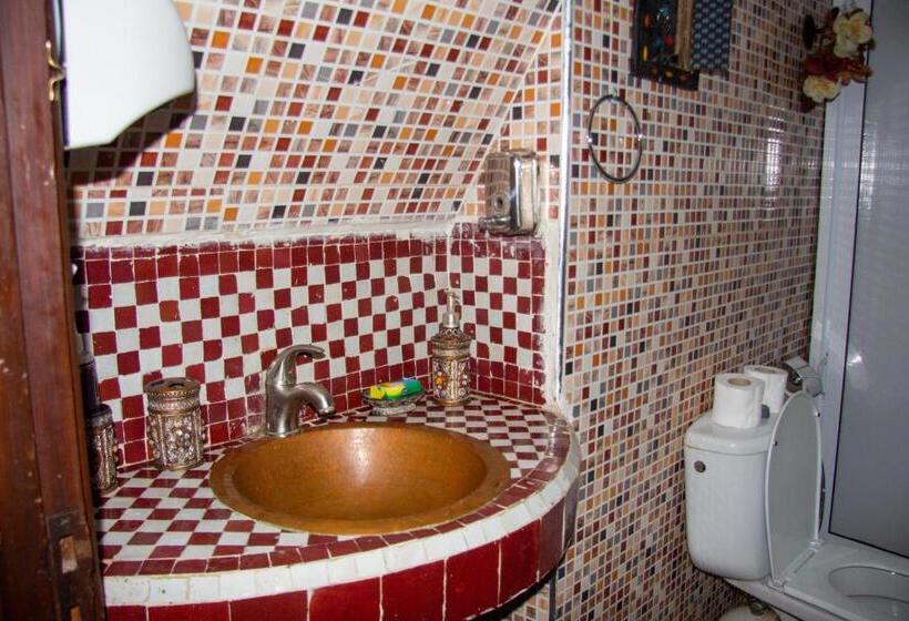 اتاق استاندارد سه نفره, Riad Baba