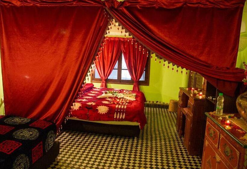 اتاق استاندارد سه نفره, Riad Baba