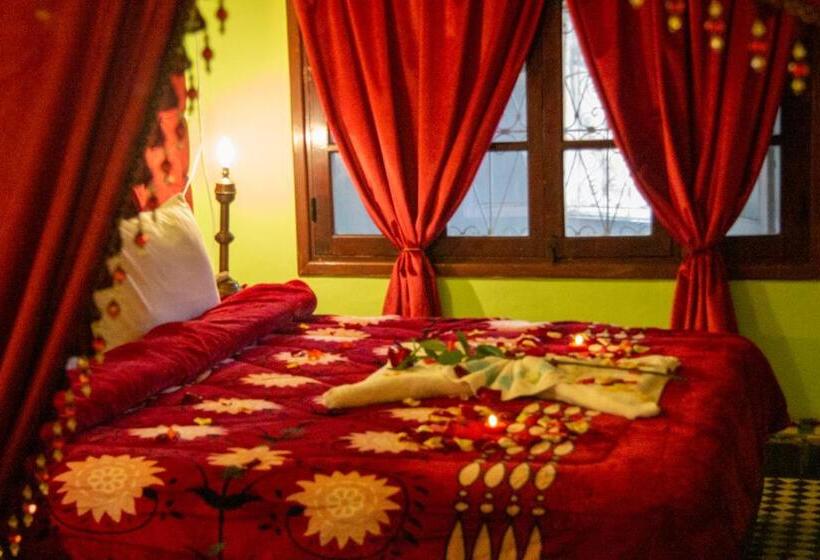 اتاق استاندارد سه نفره, Riad Baba