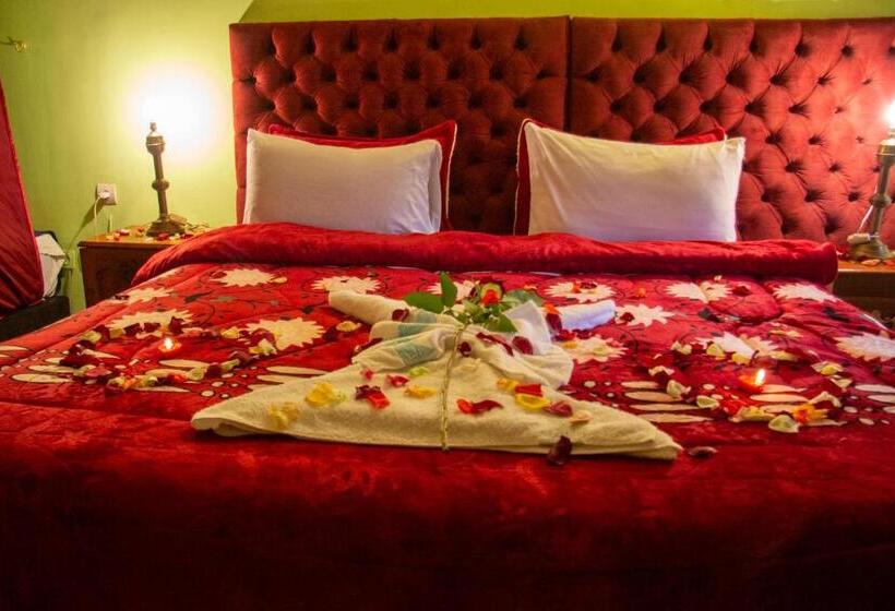 اتاق استاندارد سه نفره, Riad Baba