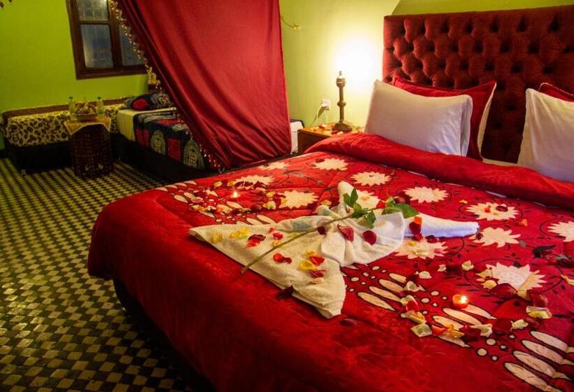 اتاق استاندارد سه نفره, Riad Baba