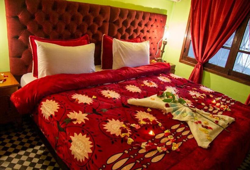 اتاق استاندارد سه نفره, Riad Baba