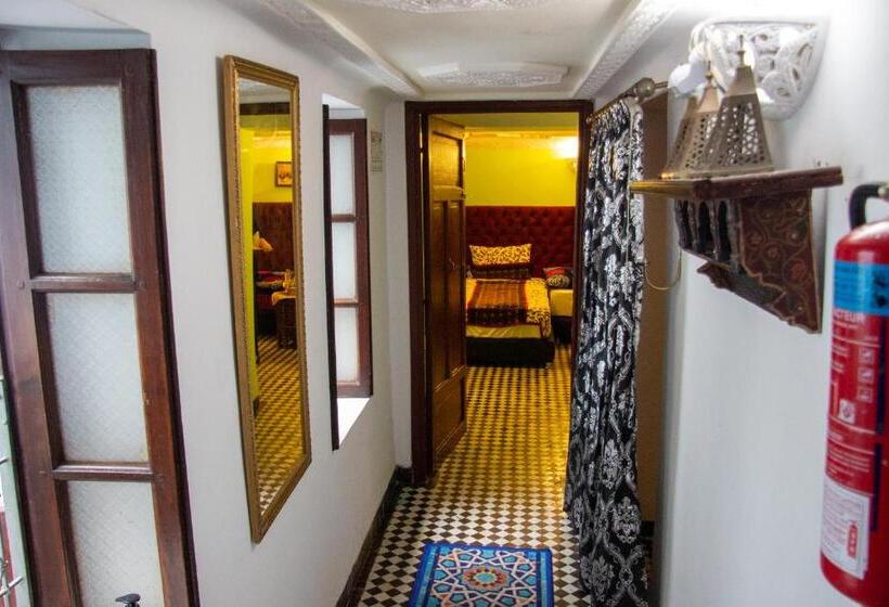 اتاق استاندارد سه نفره, Riad Baba