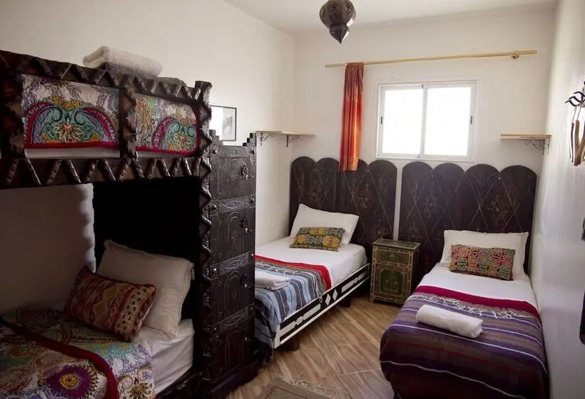ルームシェアのワンベッド, Amayour Surf Hostel