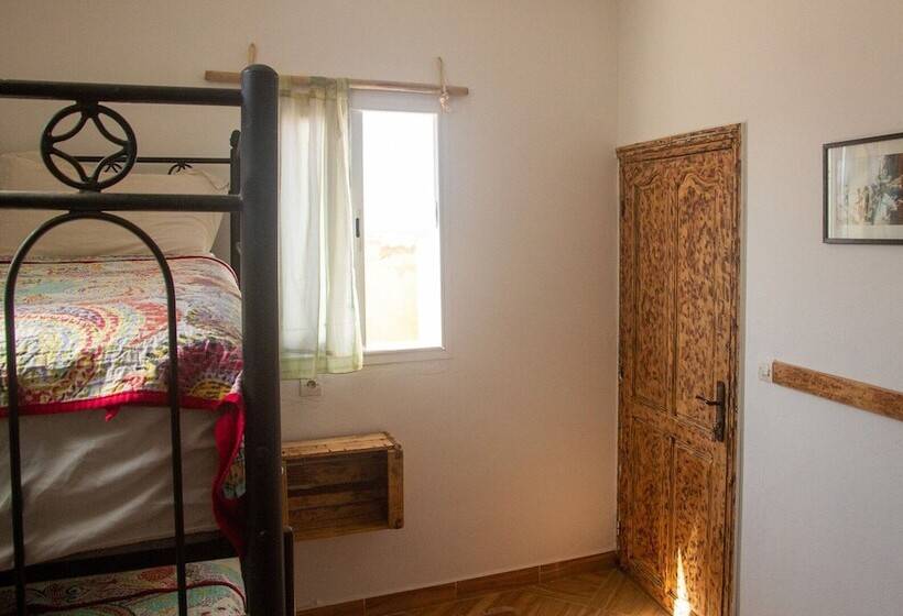 سرير فى غرفة مشتركه, Amayour Surf Hostel