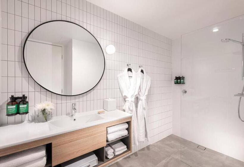 غرفة قياسية سرير كينج لذوى الإحتياجات الخاصة, Crowne Plaza Adelaide, An Ihg