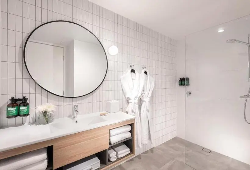身障者適用キングサイズベッドルーム, Crowne Plaza Adelaide, An Ihg