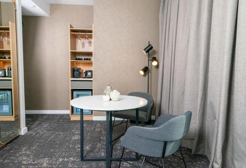 Полулюкс, Crowne Plaza Adelaide, An Ihg