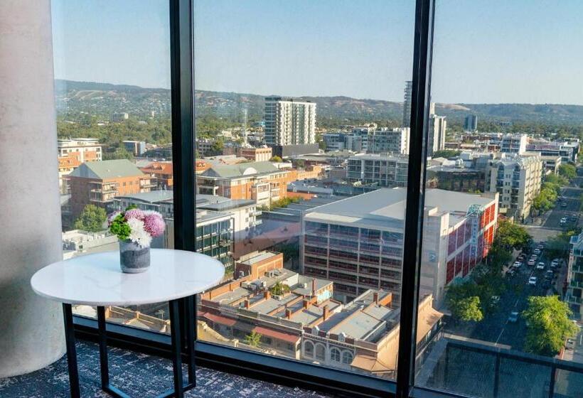 Полулюкс, Crowne Plaza Adelaide, An Ihg