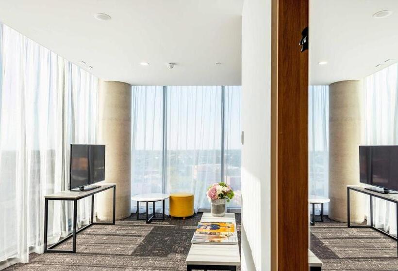 주니어 스위트, Crowne Plaza Adelaide, An Ihg