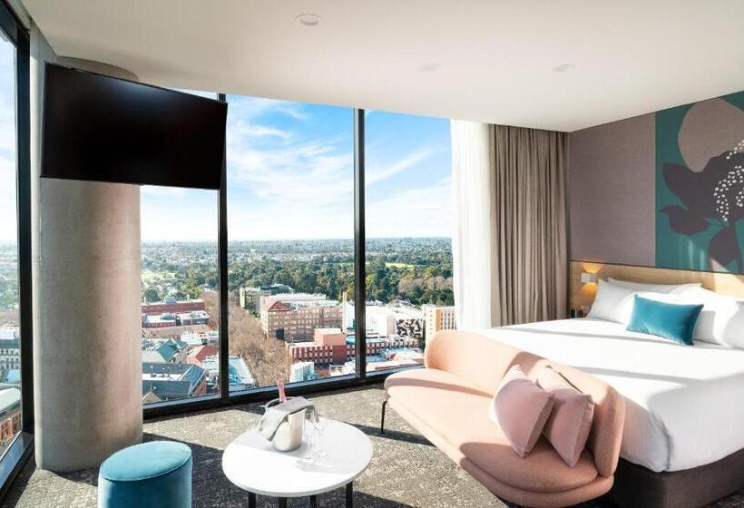 סוויטת ג'וניור, Crowne Plaza Adelaide, An Ihg
