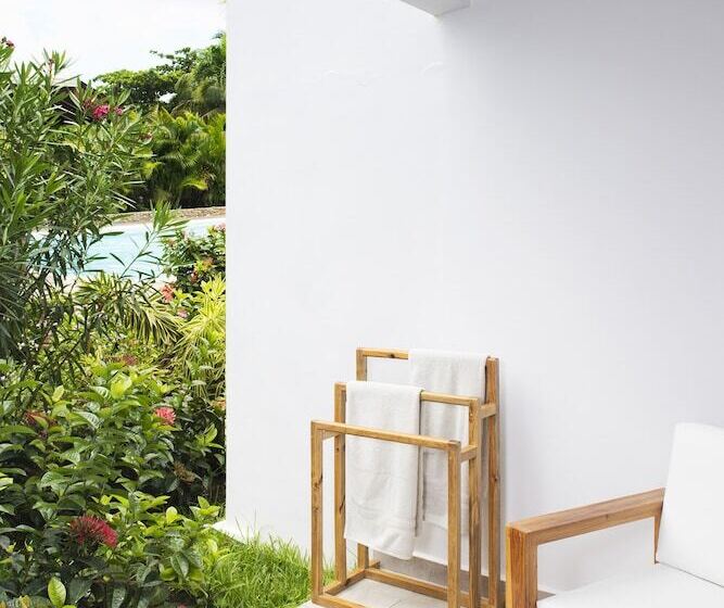 اتاق لوکس با چشمانداز استخر, Naboo Resort & Dive Center Adults Only