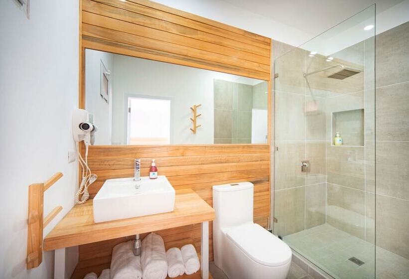 اتاق لوکس با چشمانداز استخر, Naboo Resort & Dive Center Adults Only