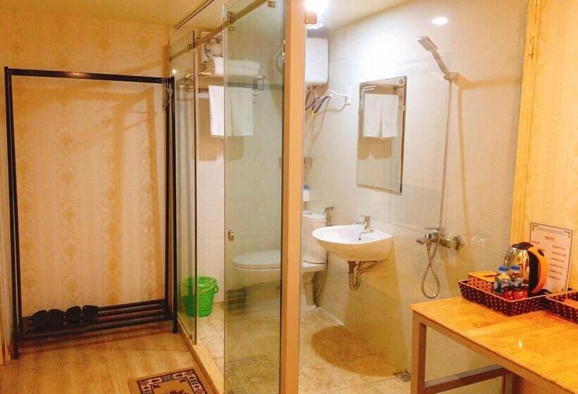 اتاق استاندارد سه تخته با بالکن, Babylon Ha Long