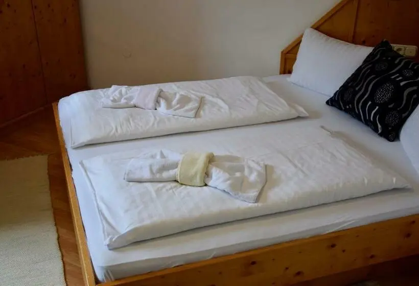 Standard Kolmen Hengen Huone, Gasthof Kasperle