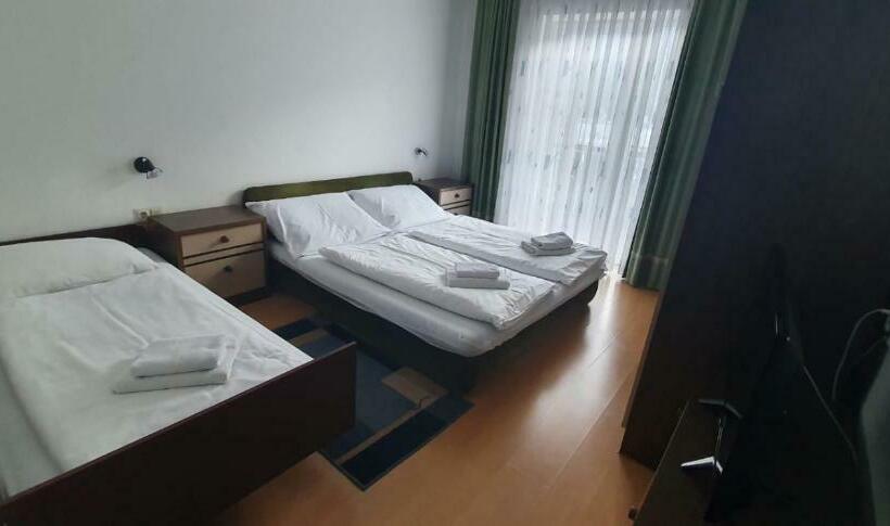 חדר סטנדרט לשלושה עם מרפסת, Gasthof Kasperle