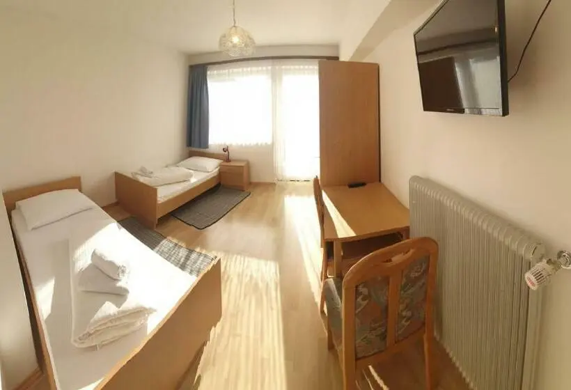 Standard Yhden Hengen Huone Parveke, Gasthof Kasperle