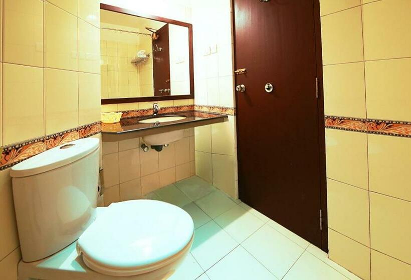 غرفة قياسية بدون مكييف هواء, Royal Omars