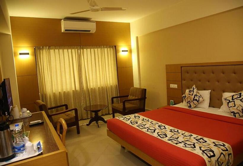 غرفة ديلوكس, Royal Omars