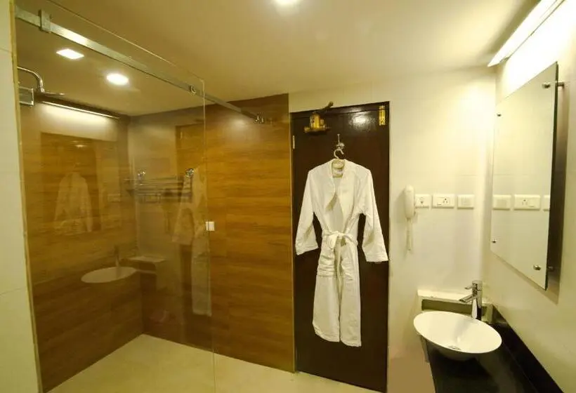 استودیوی استاندارد, Royal Omars