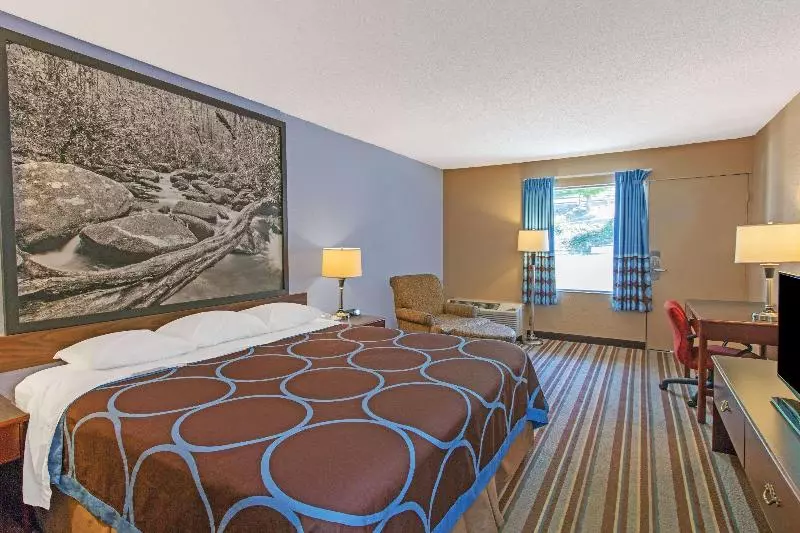 Standard-huone King-vuode, Super 8 By Wyndham Caryville Tn