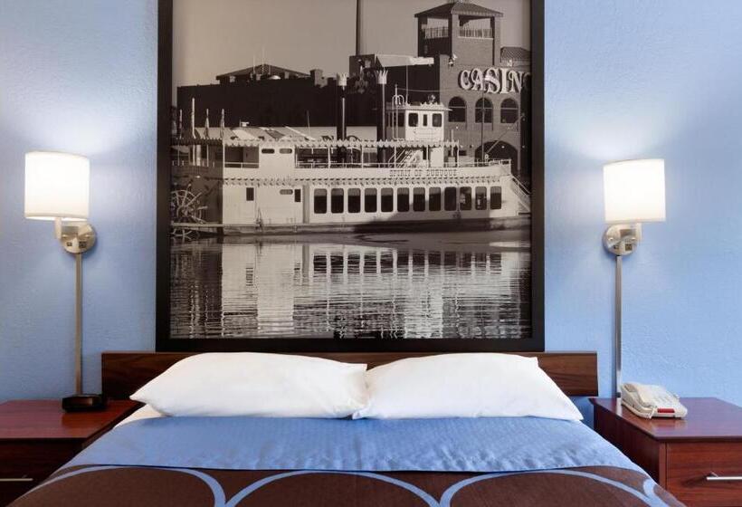 带大床的标准间, Super 8 By Wyndham Dubuque